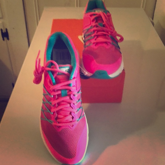 Nike Shoes - WOMENS NIKE AIR RELENTLESS SIZE 8